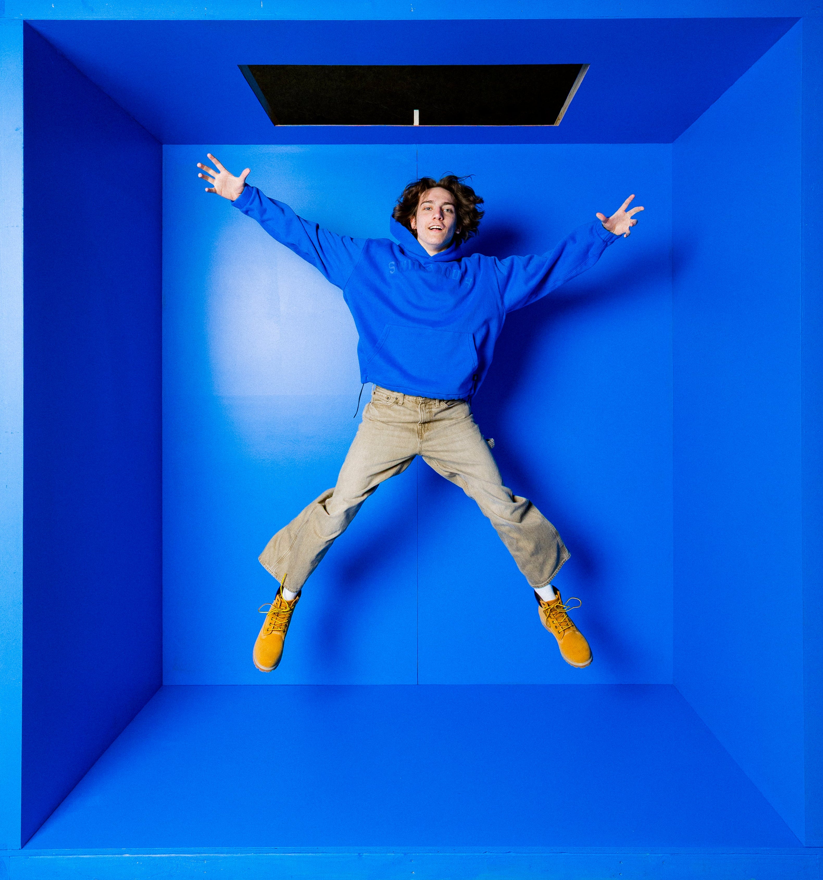 Jonas is wearing a size XL 