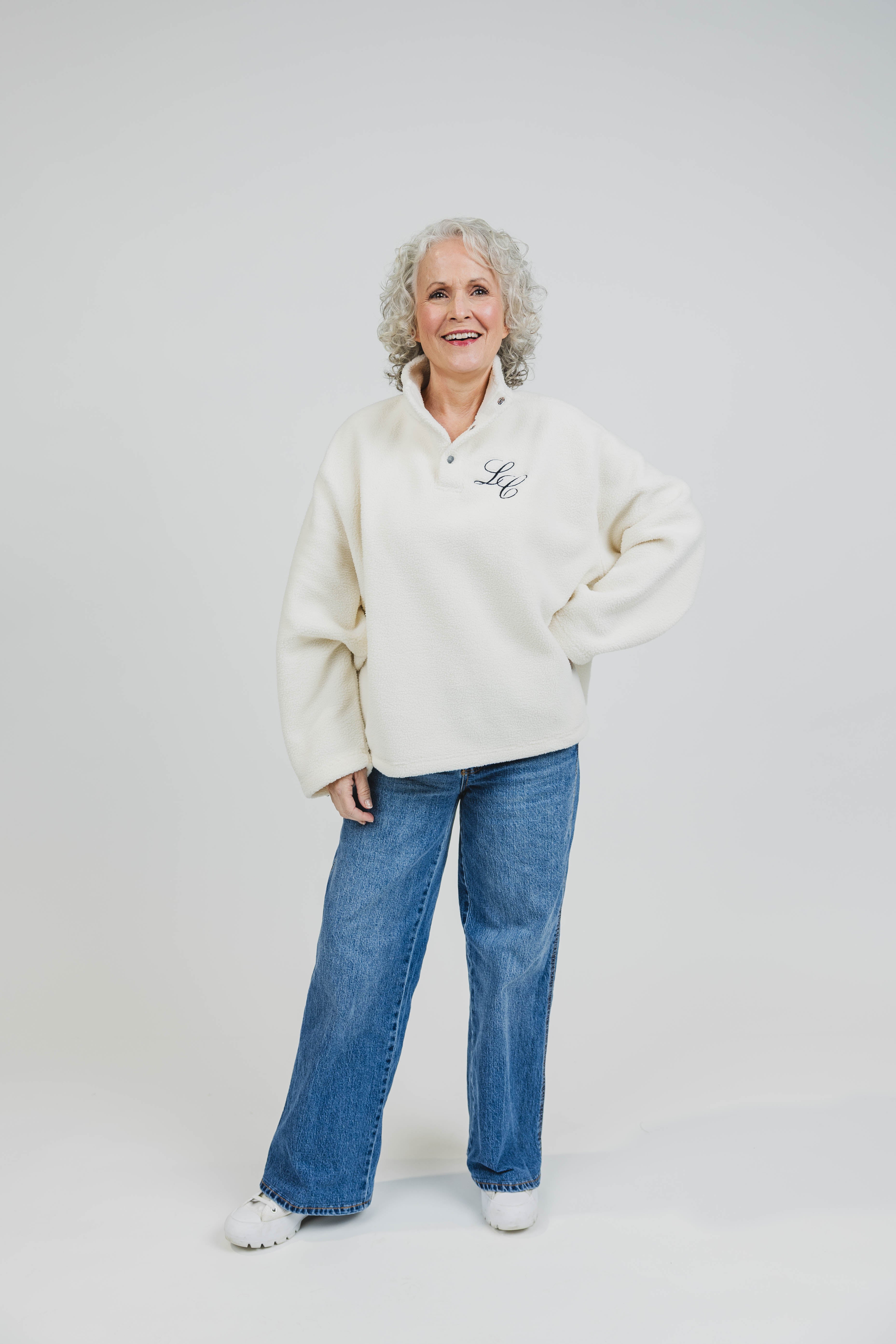 Linda Jo is 5'4" and wears a size S