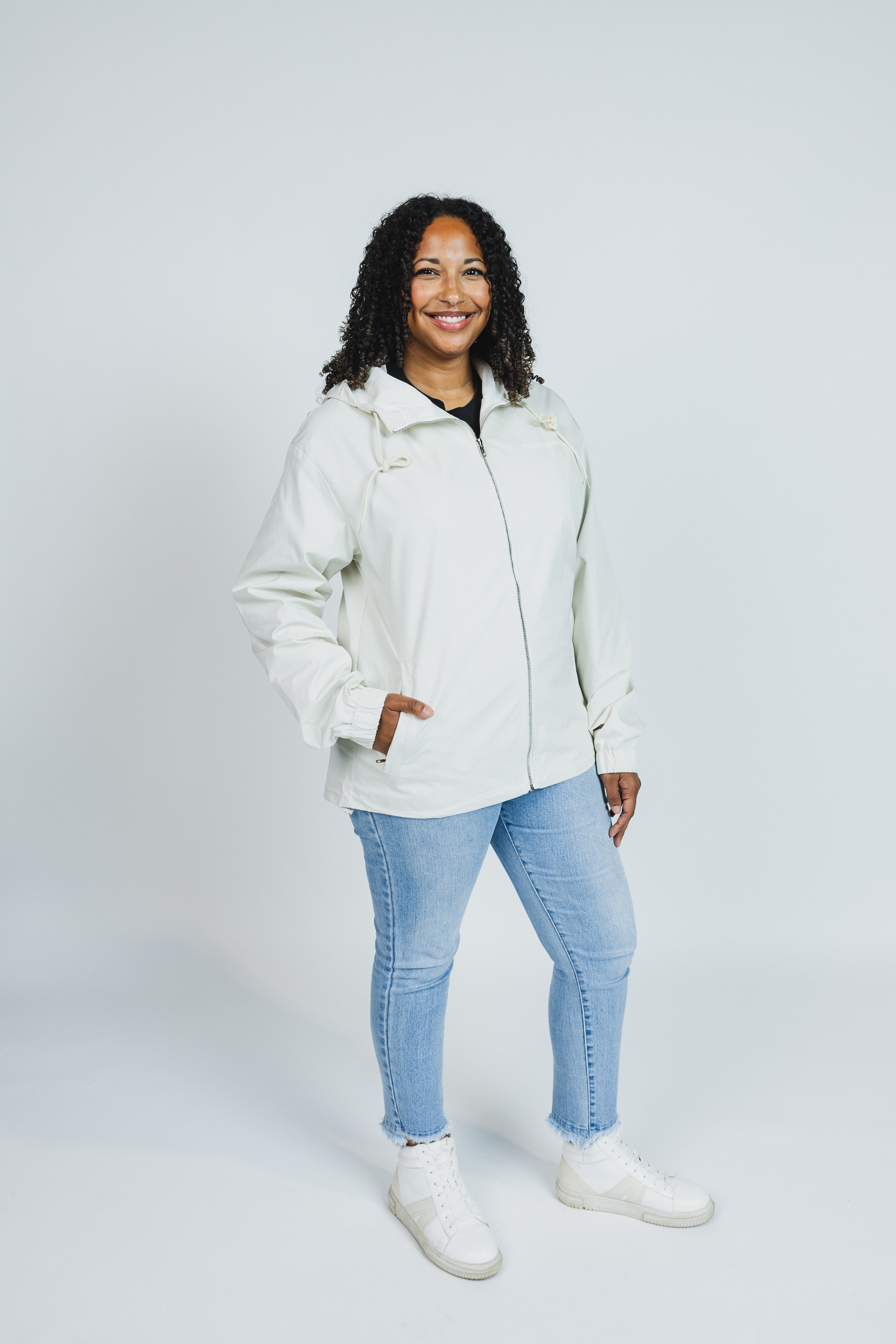 Aarikah is wearing a size XL