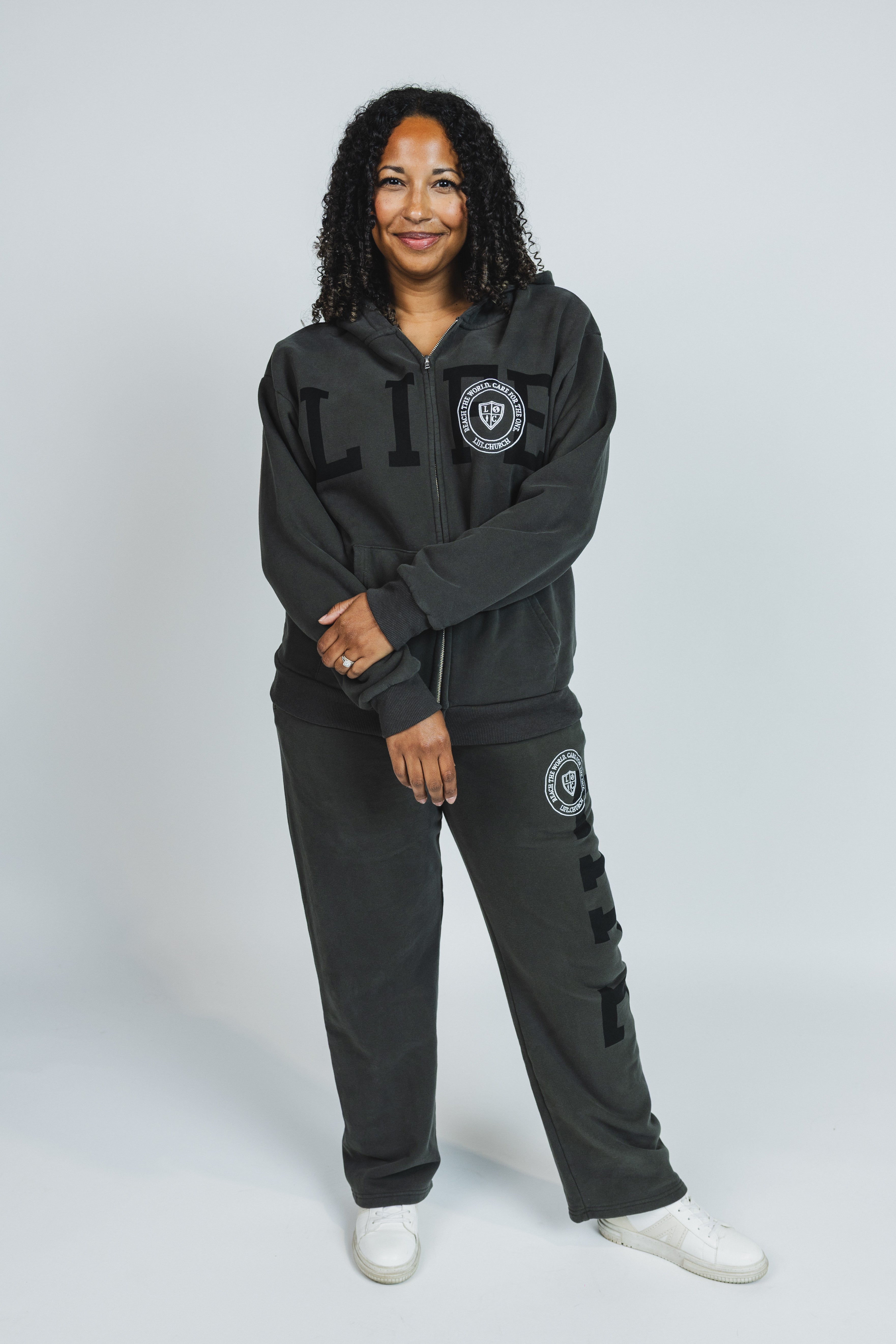 Aarikah is wearing a size L