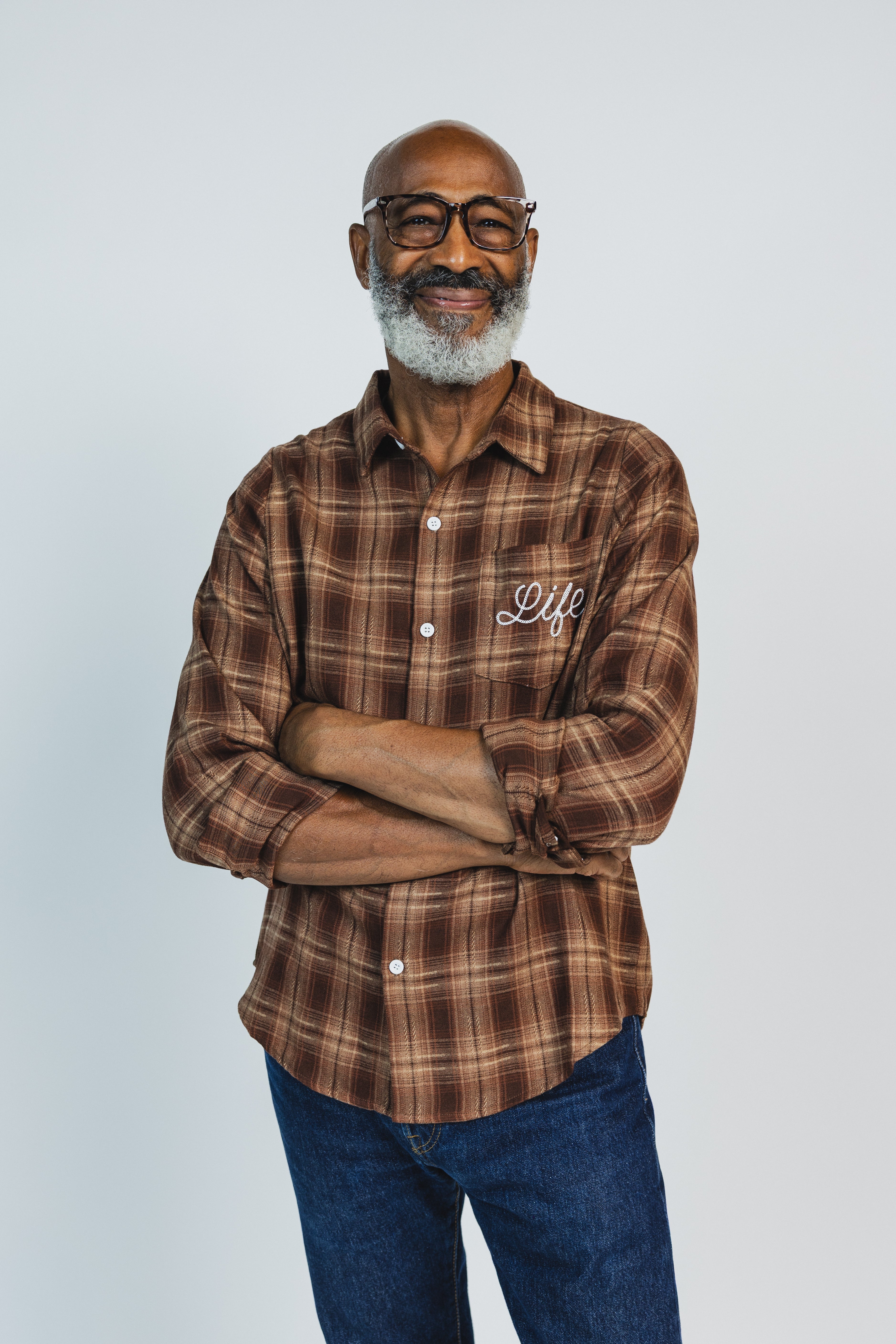 Billy is wearing a size M