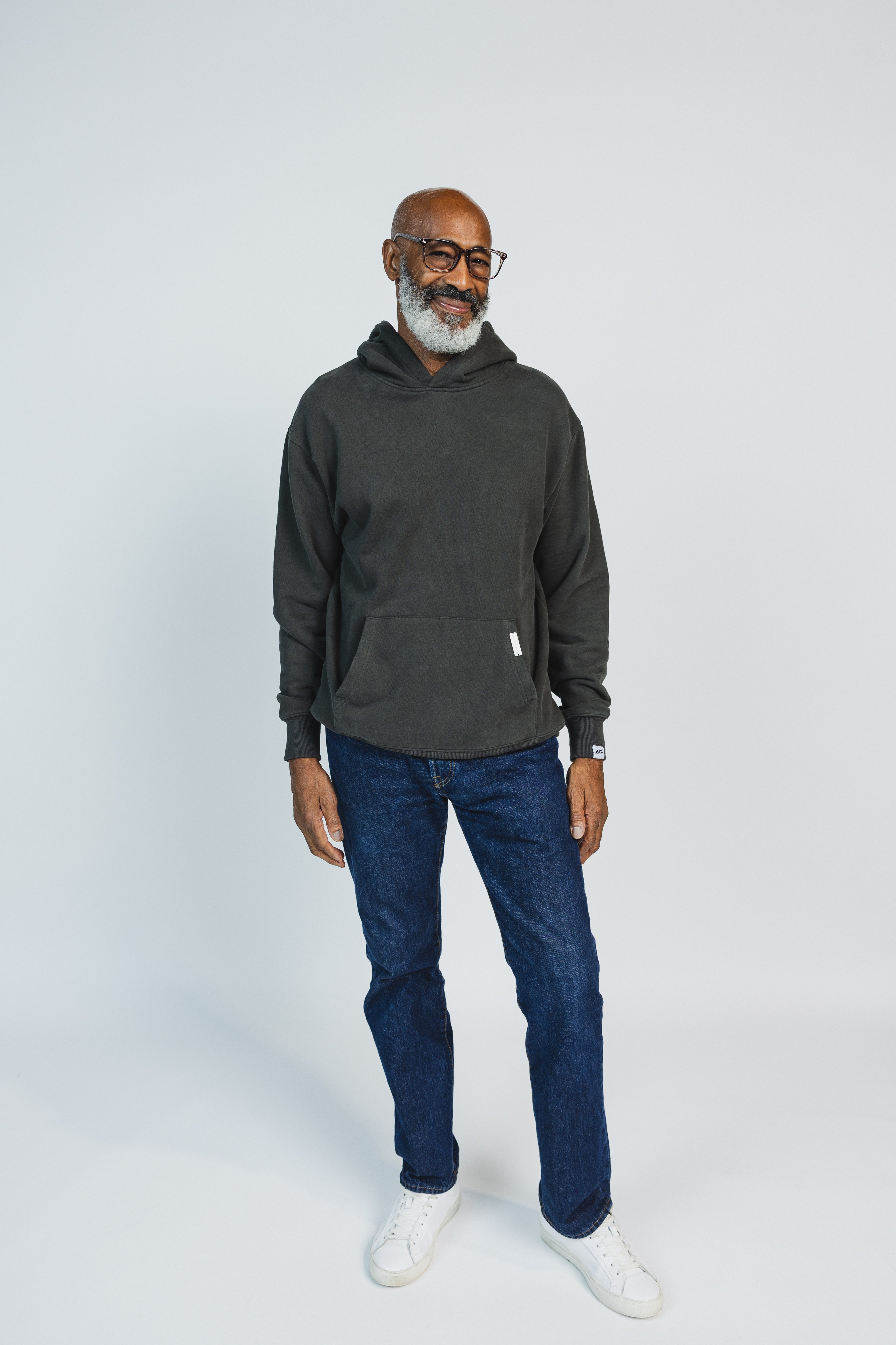 Billy is wearing a size M