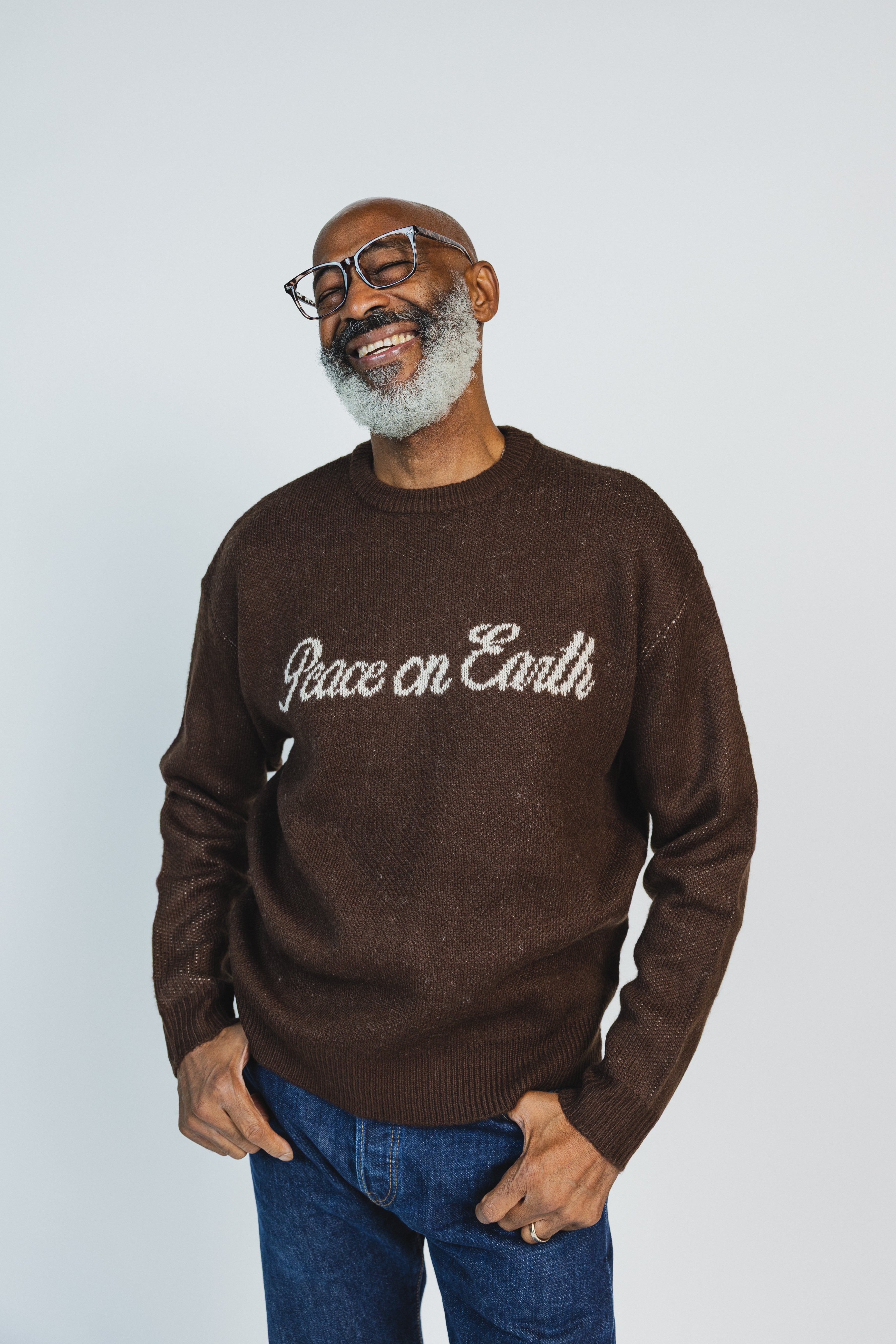 Billy is wearing a size M